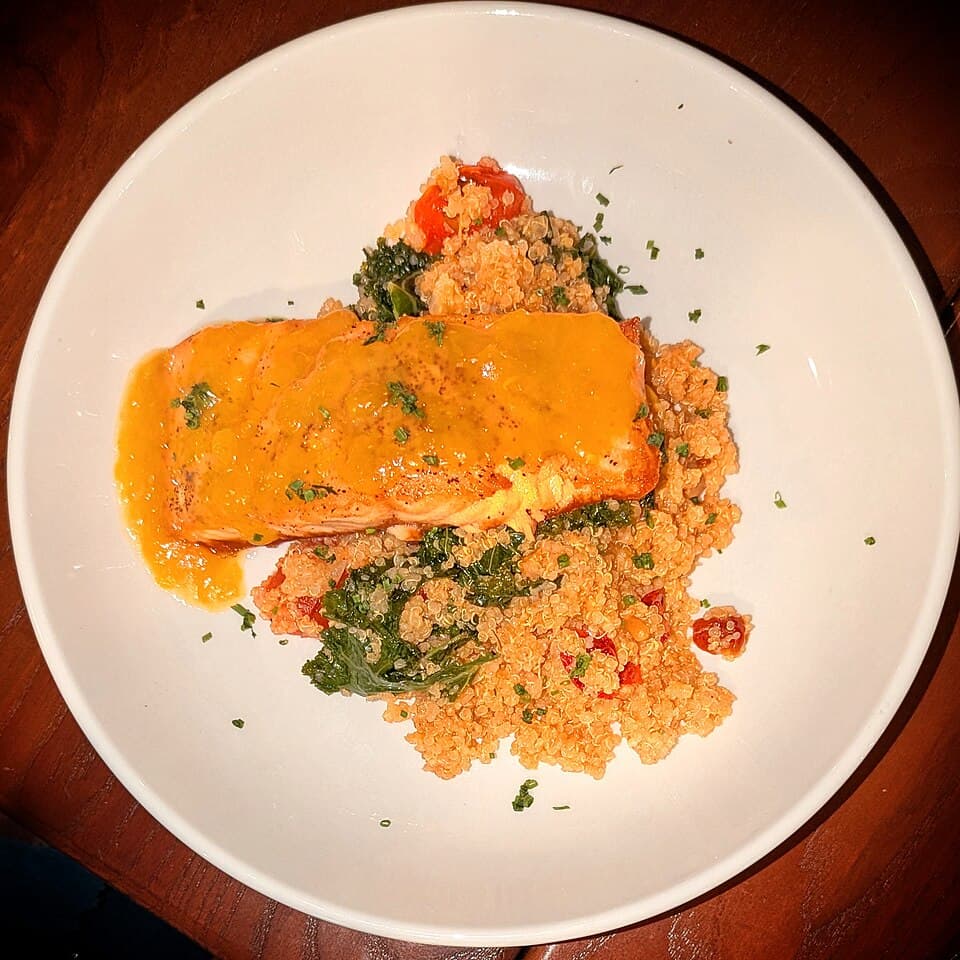 Foto de Salmon al horno con quinoa y esparragos