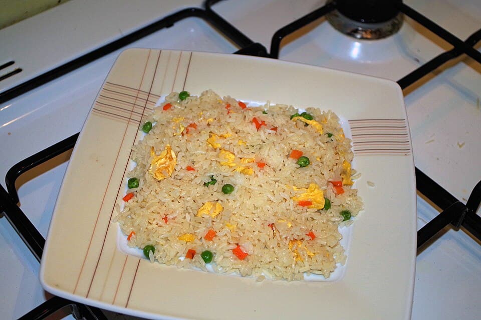 Foto de Arroz frito con huevo y verduras