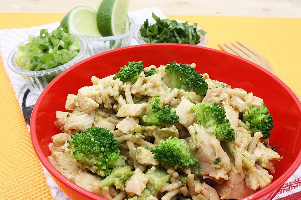 Foto de Fideos integrales con brócoli y salsa de cacahuete