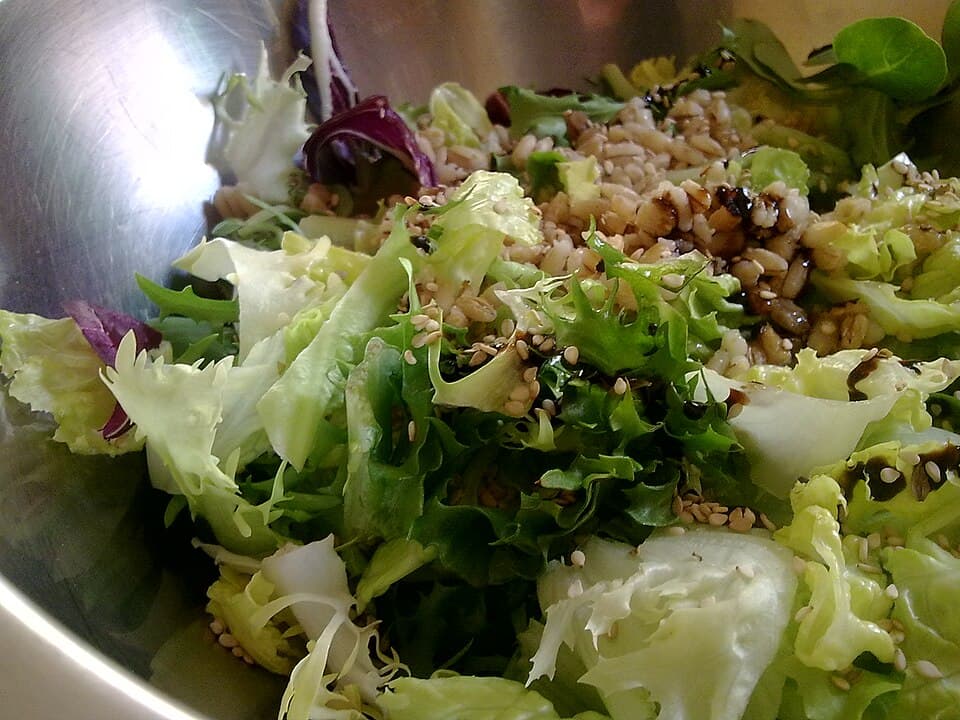 Foto de Ensalada de barley con verduras y tofu