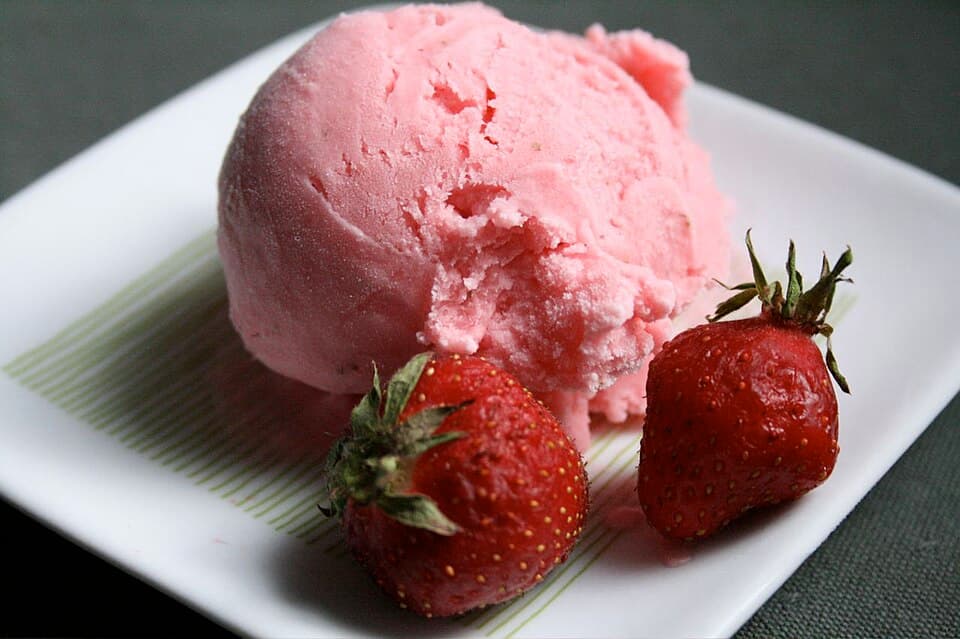Foto de Yogur con frambuesas congeladas