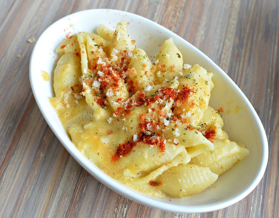 Foto de Mac y queso en sartén vegano
