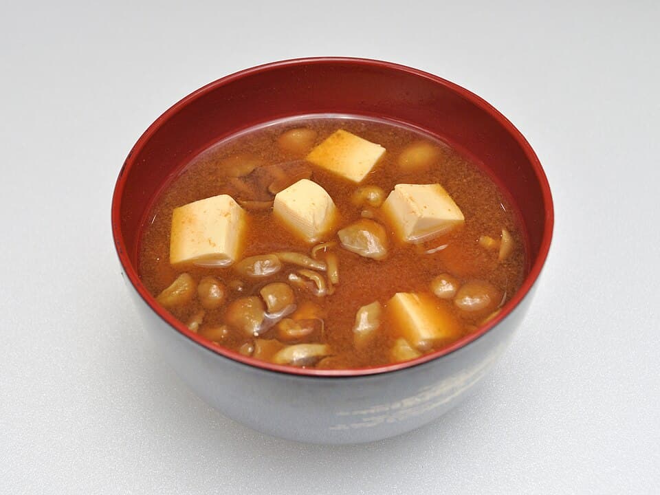 Foto de Sopa de miso con tofu, champiñones y edamame
