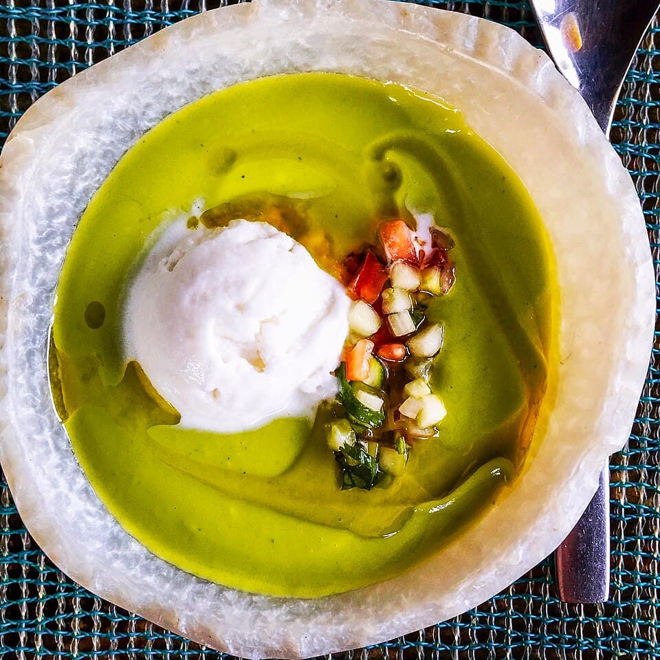 Foto de Sopa fría de pepino y aguacate