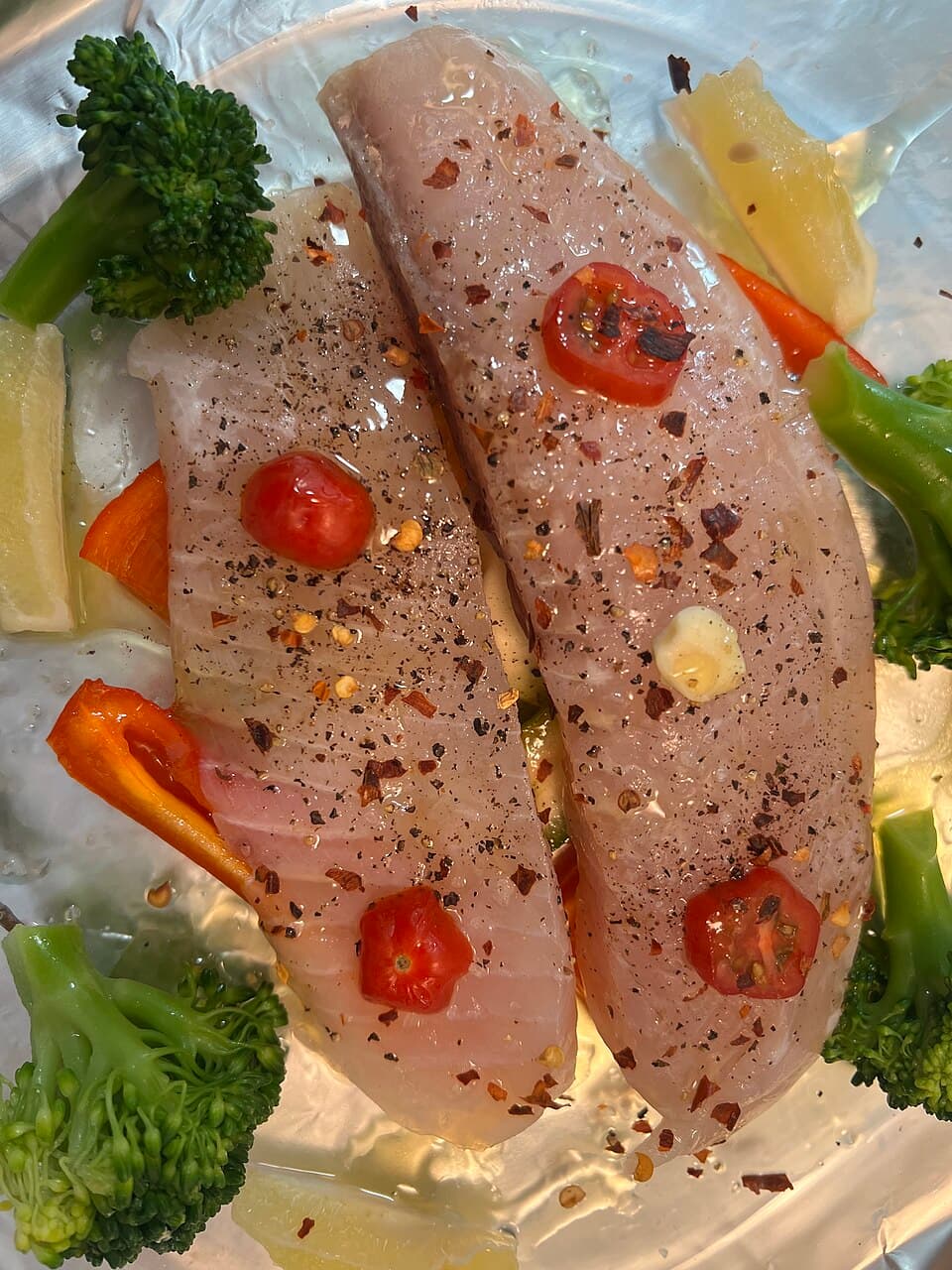 Foto de Tilapia al Horno con Tomate y Aceitunas