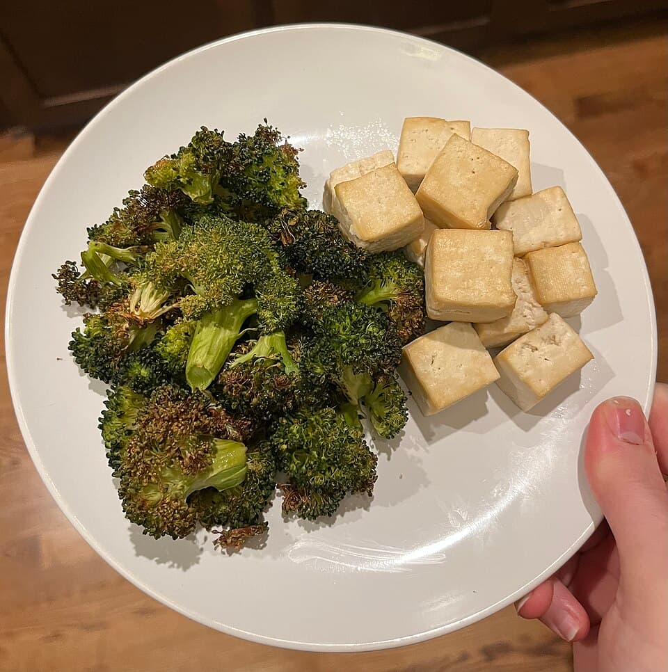 Foto de Tofu a la plancha con brócoli y salsa de sésamo