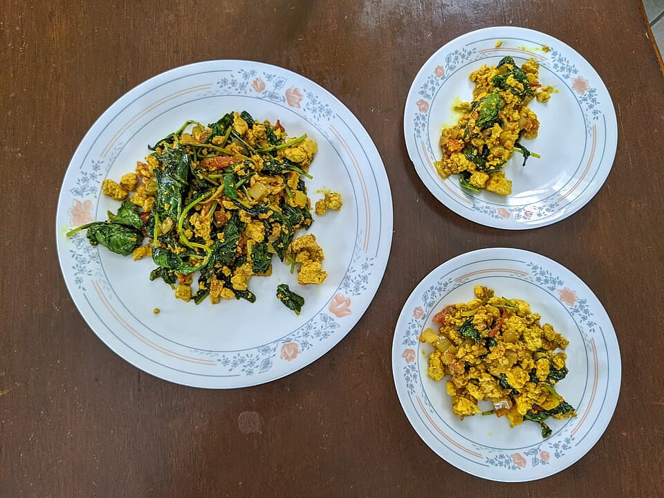 Foto de Tofu revuelto con espinacas y champiñones