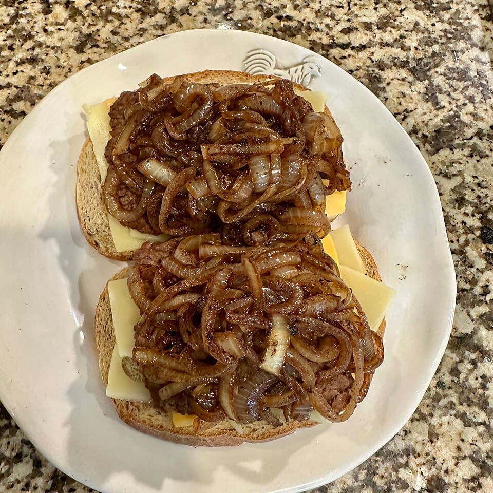 Foto de Tortitas de Ternera con Ensalada de Tomate