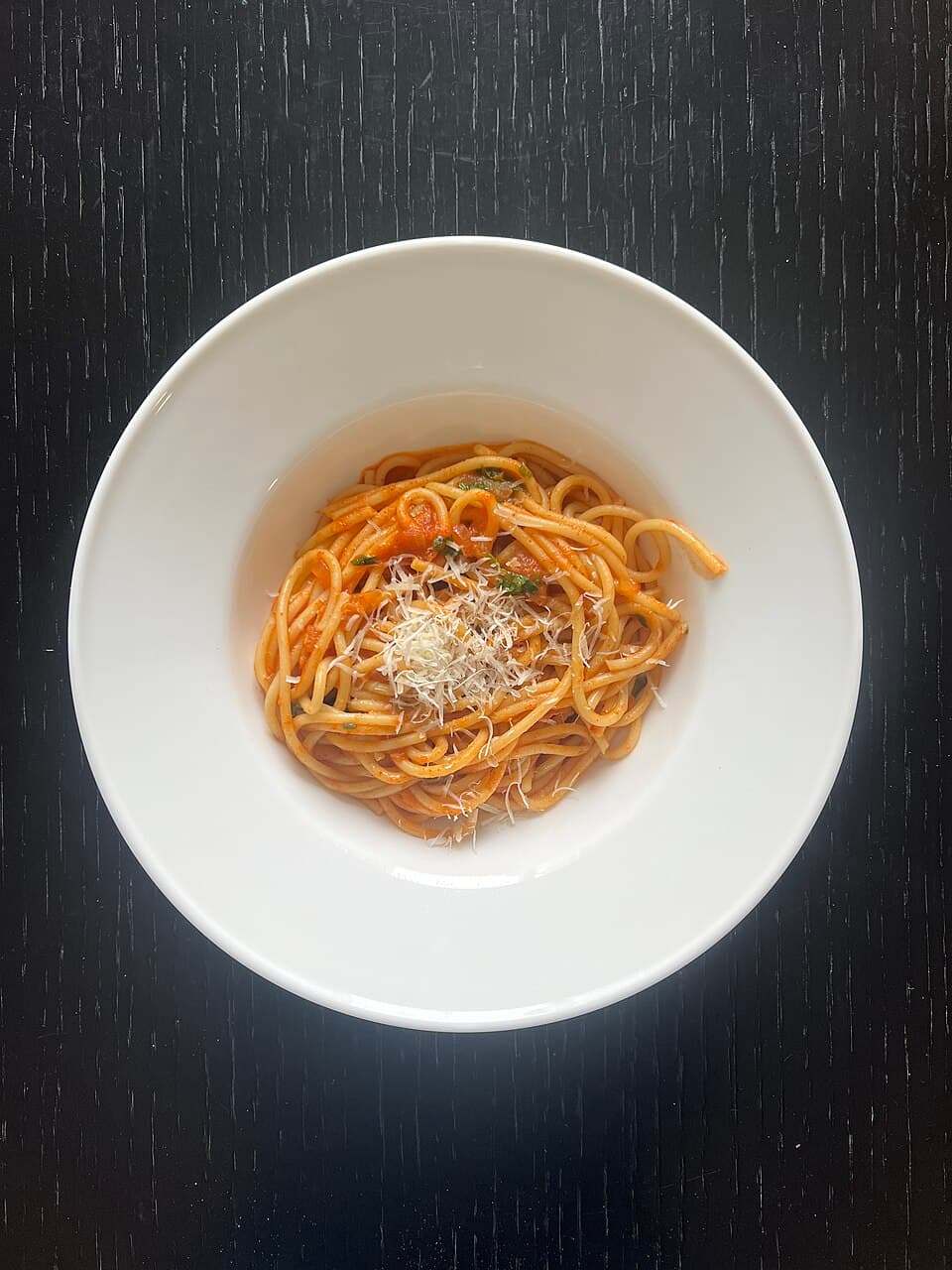 Foto de Pasta integral con tomate y albahaca
