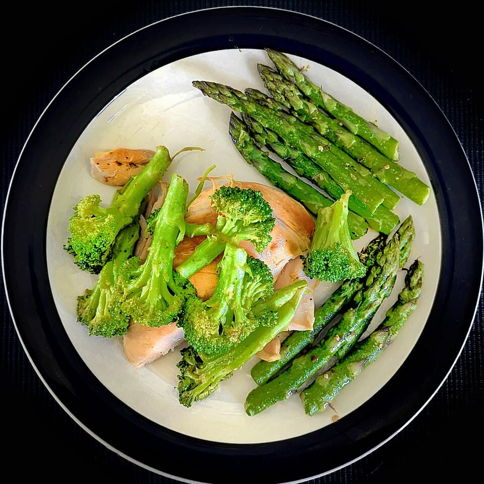 Foto de Wok de pollo con brócoli y tamari